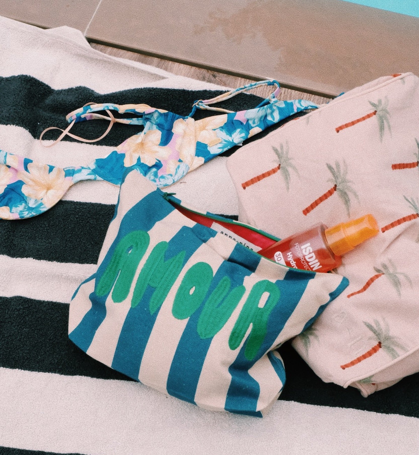 Anna + Nina - Amour Make-up Bag - Image 2