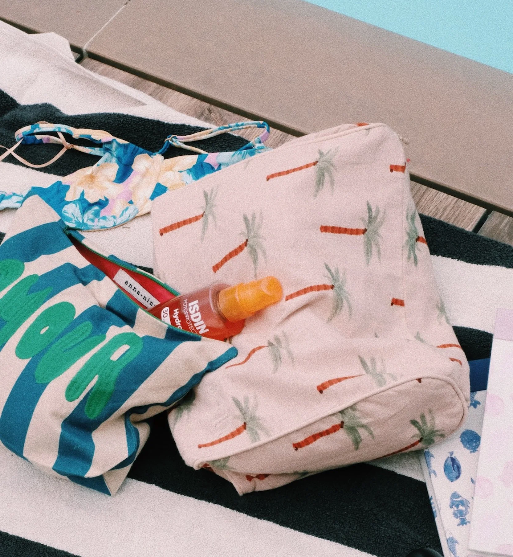 Anna + Nina - Les Palmiers Washbag - Image 2