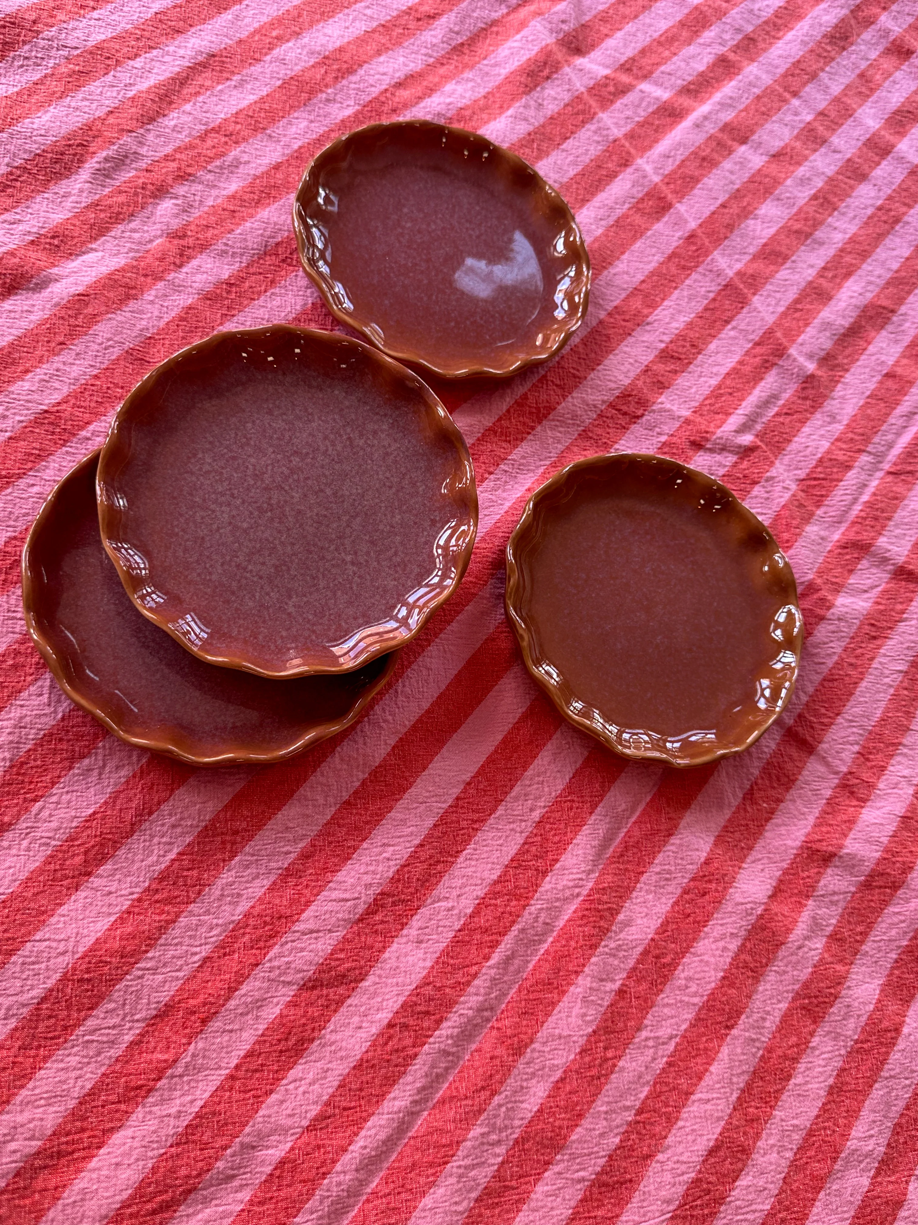 Bordje moove 13cm Marron glacé handgemaakt keramiek in een trendy design - Image 4