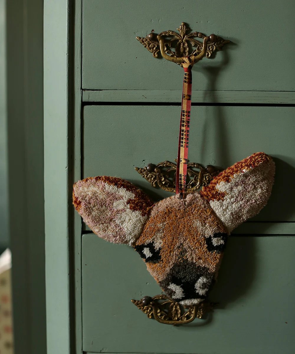 Doing goods - Francis Fawn Gift Hanger - Image 2
