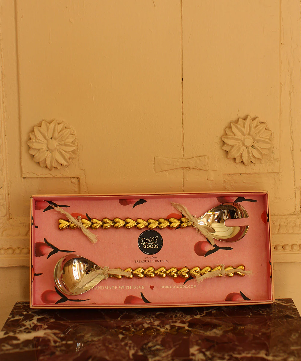 Doing goods - Holly Heart Salad Server Set in Giftbox - Image 2