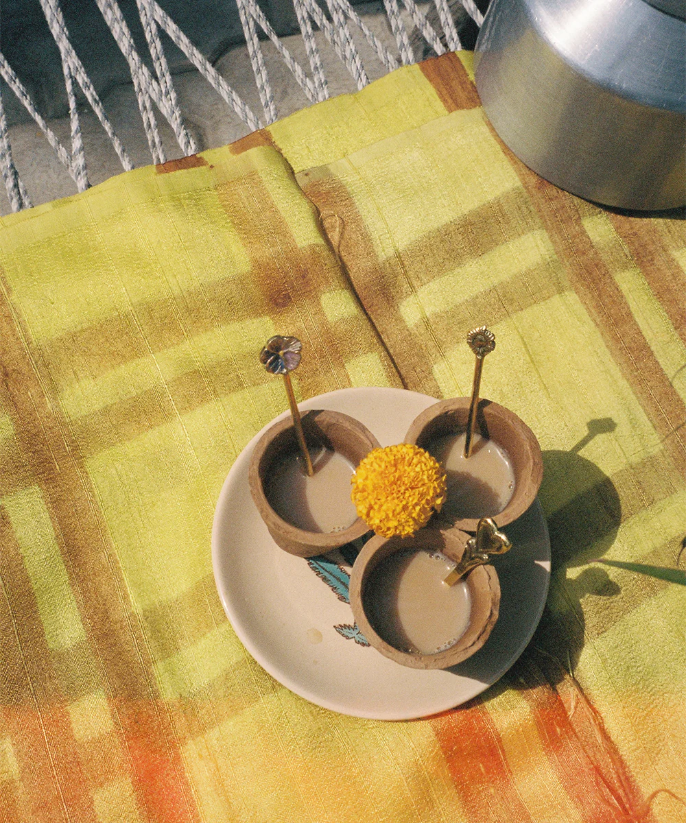 Valery Violet Teaspoon Set – gouden theelepels met bloemdetail van Doing Goods - Image 3