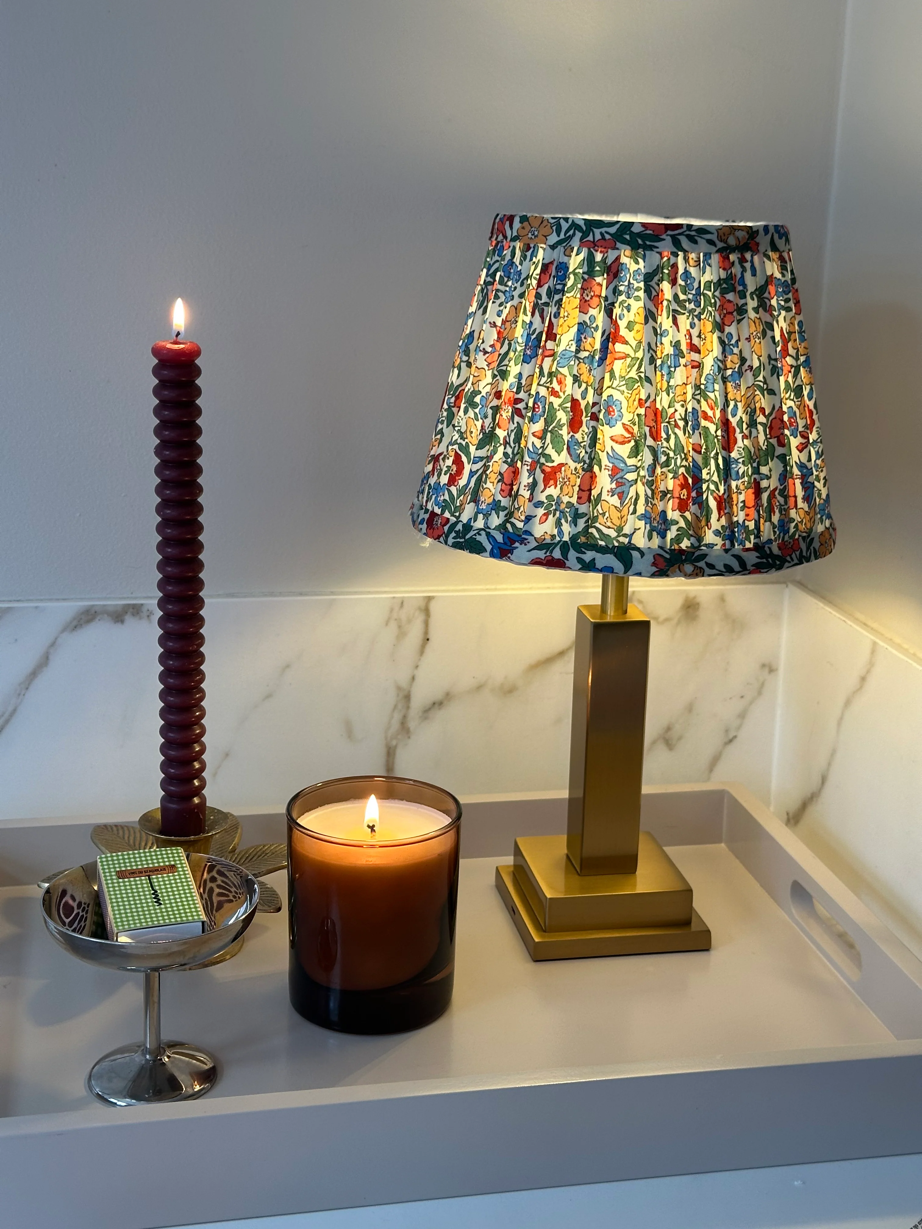 Saint-Louis – Luxe draadloze tafellamp met gebloemde kap en brede voet - Image 4
