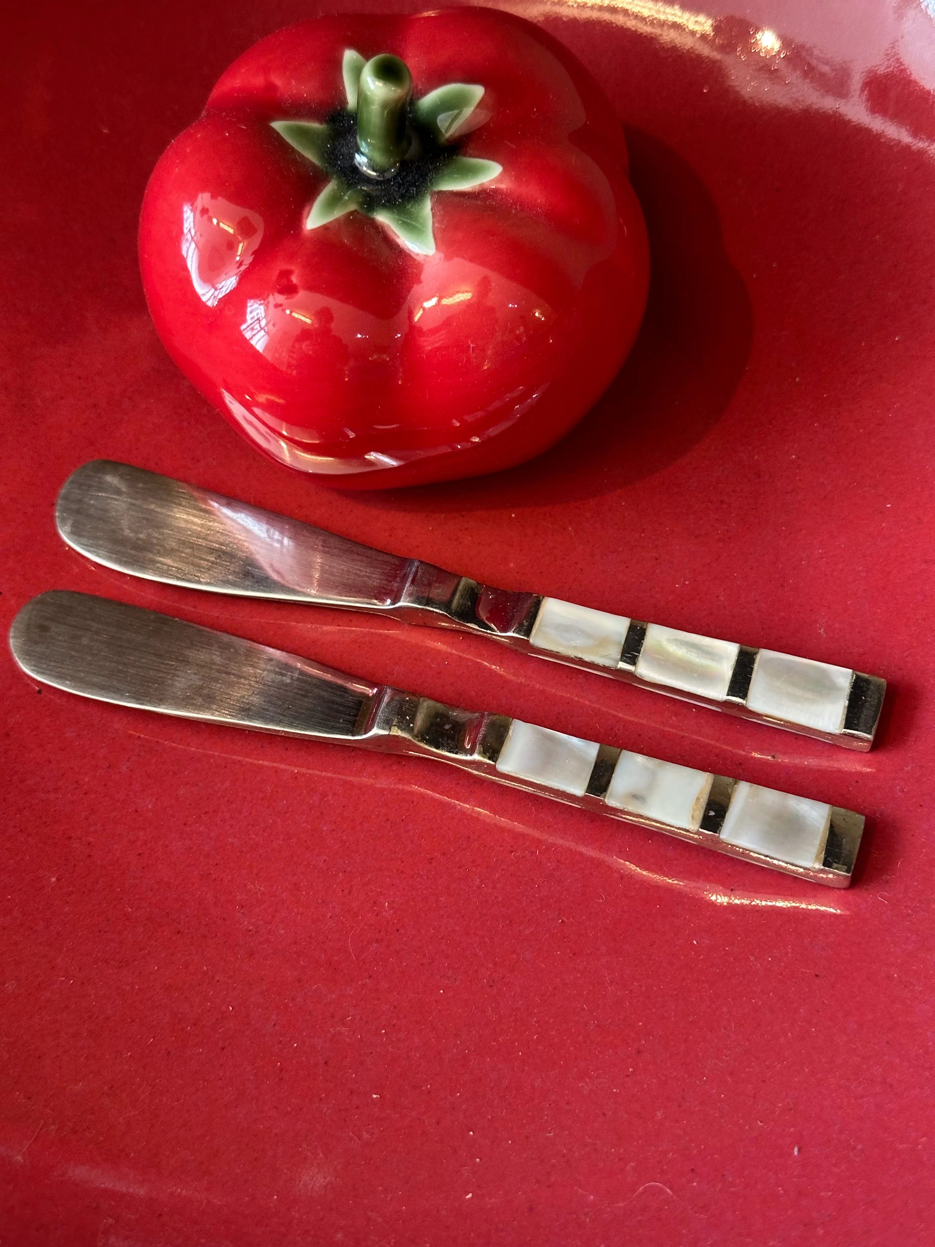 Set van 2 vintage parelmoer smeermessen – luxe botermesjes