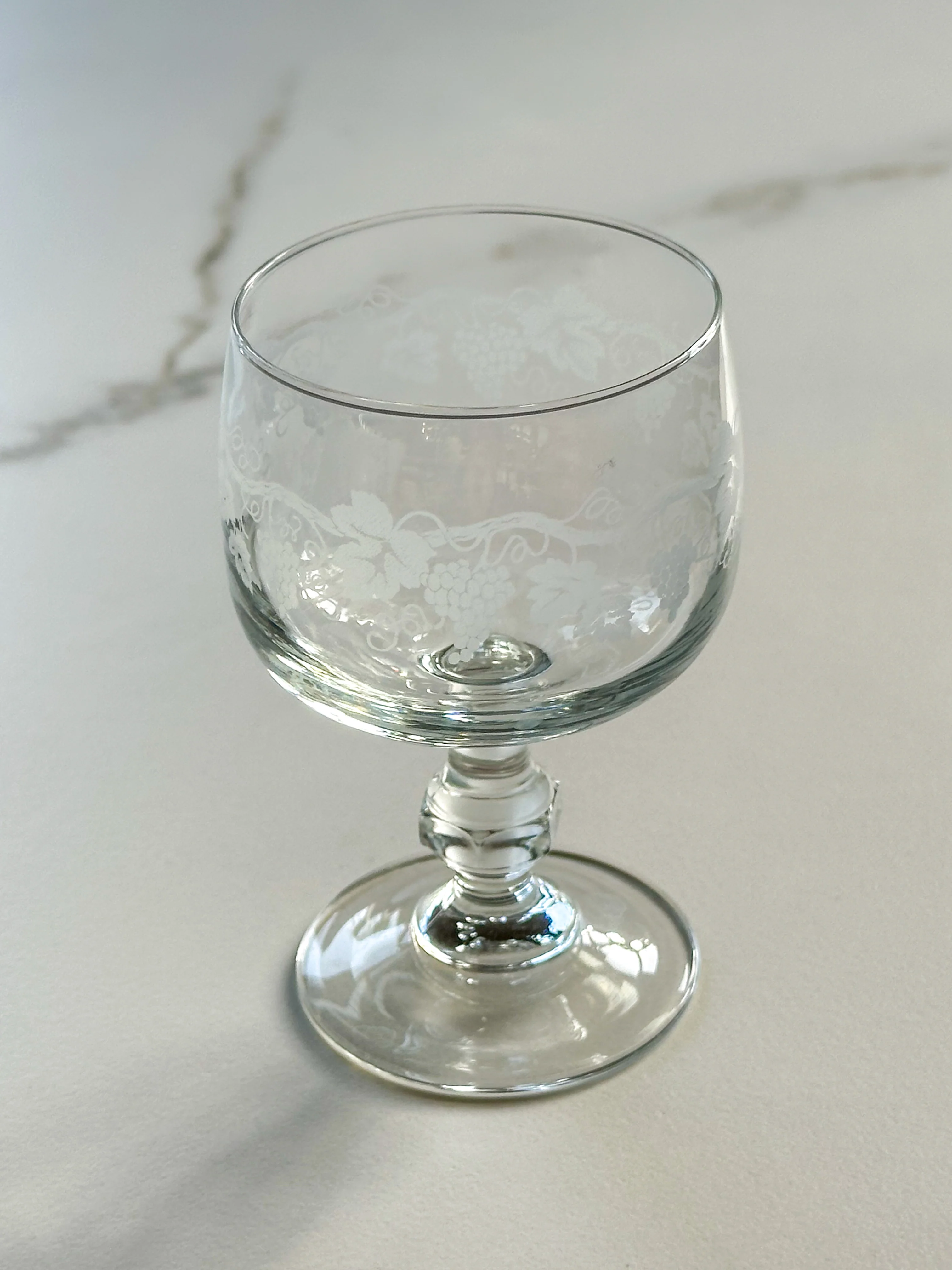 Set van 6 populaire vintage wijnglazen met druivenprint – Franse bistro stijl - Image 3
