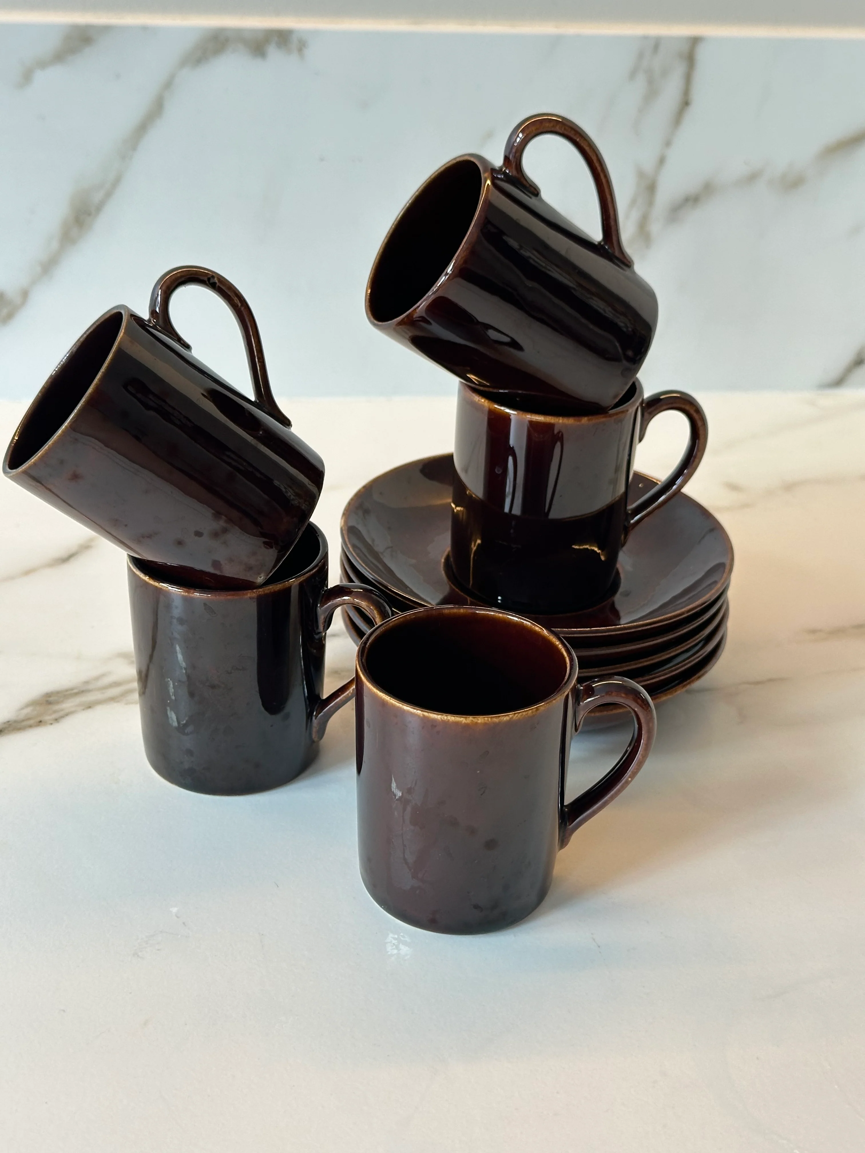 Vintage koffie kopjes set – bruin keramiek (5 stuks) - Image 4