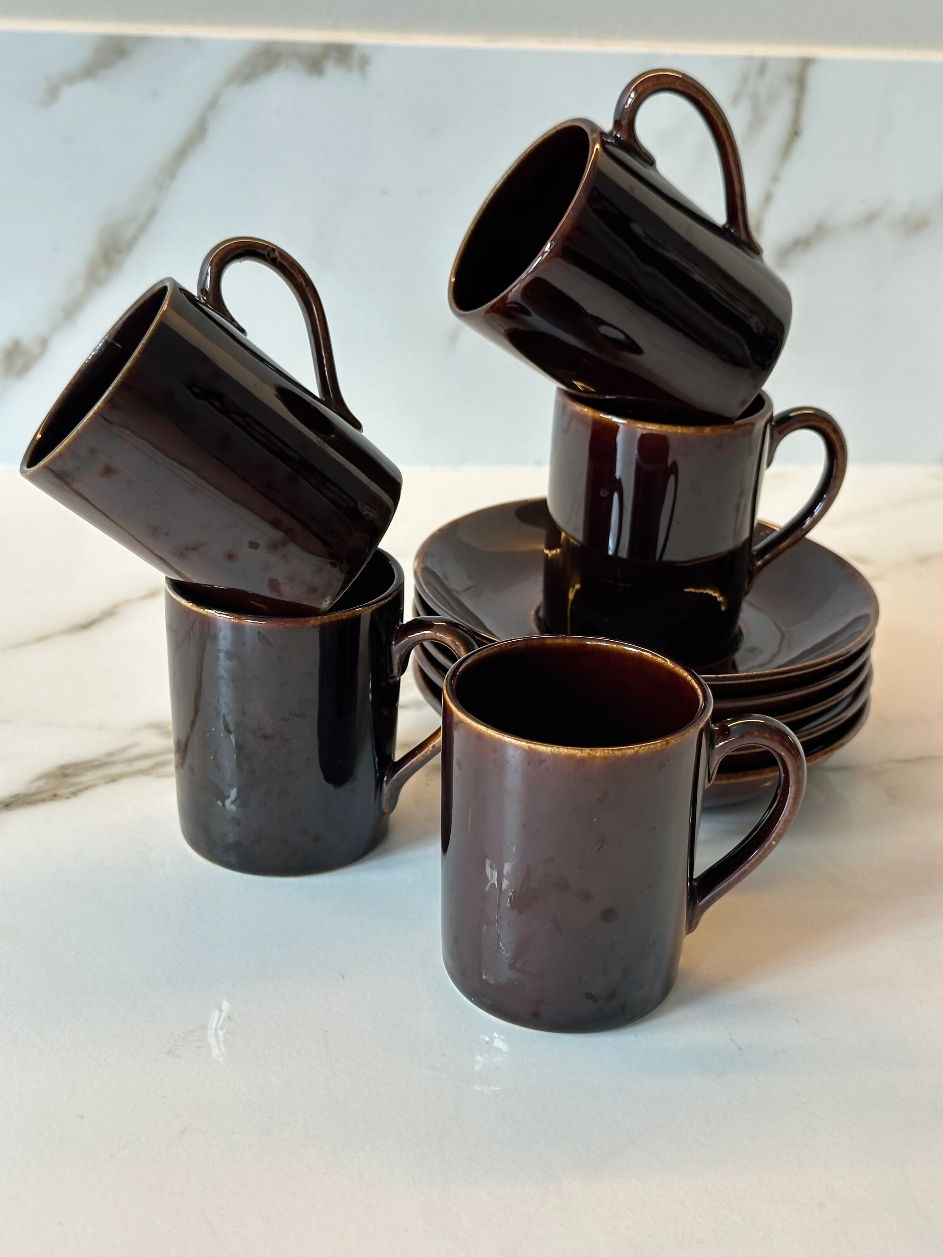 Vintage koffie kopjes set – bruin keramiek (5 stuks) - Image 6