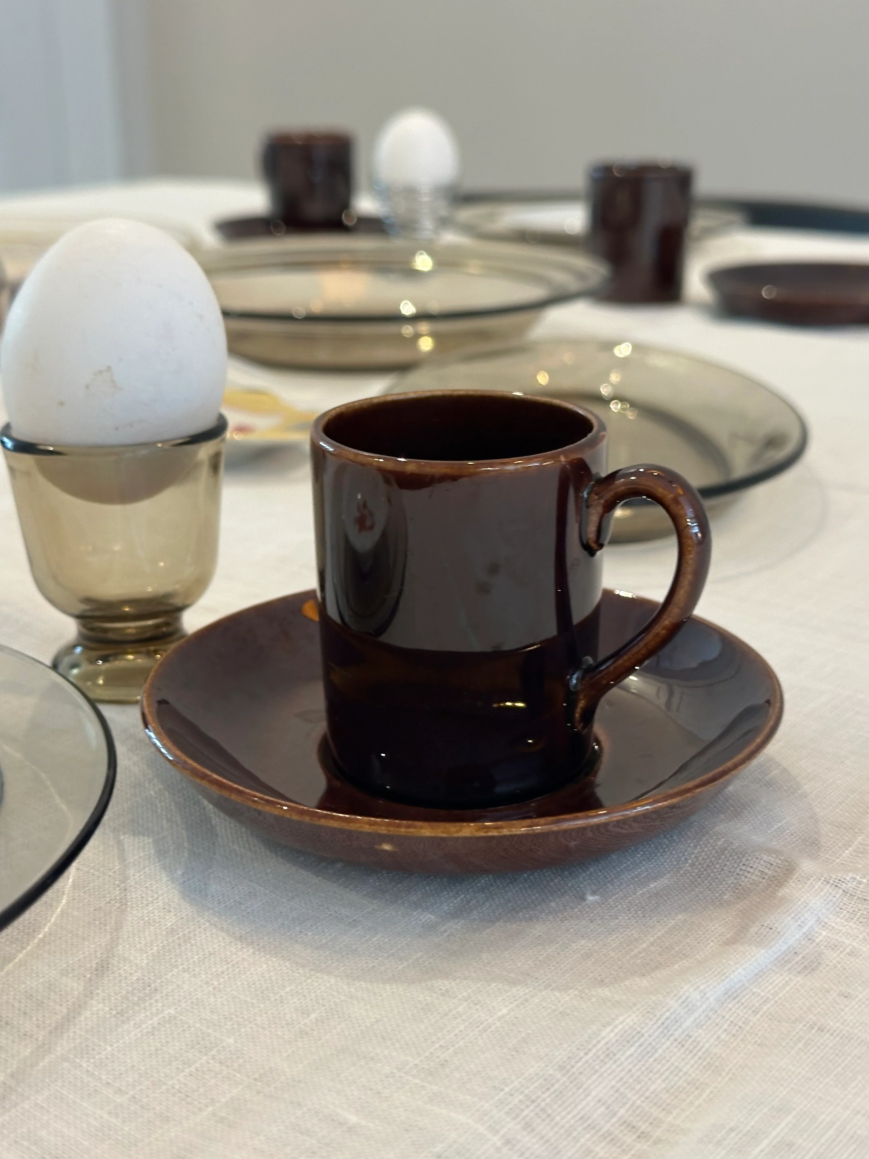 Vintage koffie kopjes set – bruin keramiek (5 stuks) - Image 9