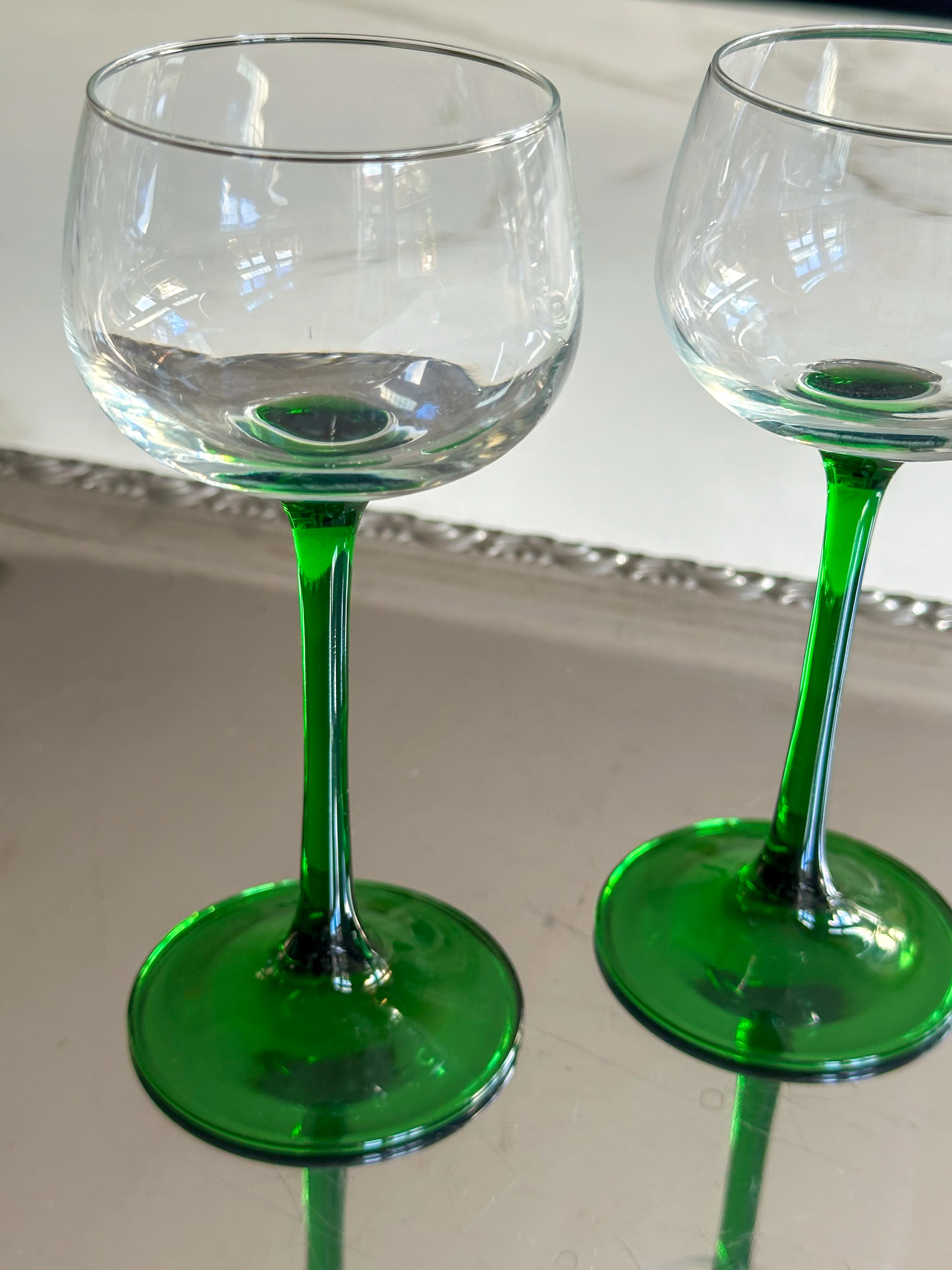 Vintage Luminarc Elzas wijnglazen set van 2 – groene voet – Franse jaren 70 glazen - Image 2