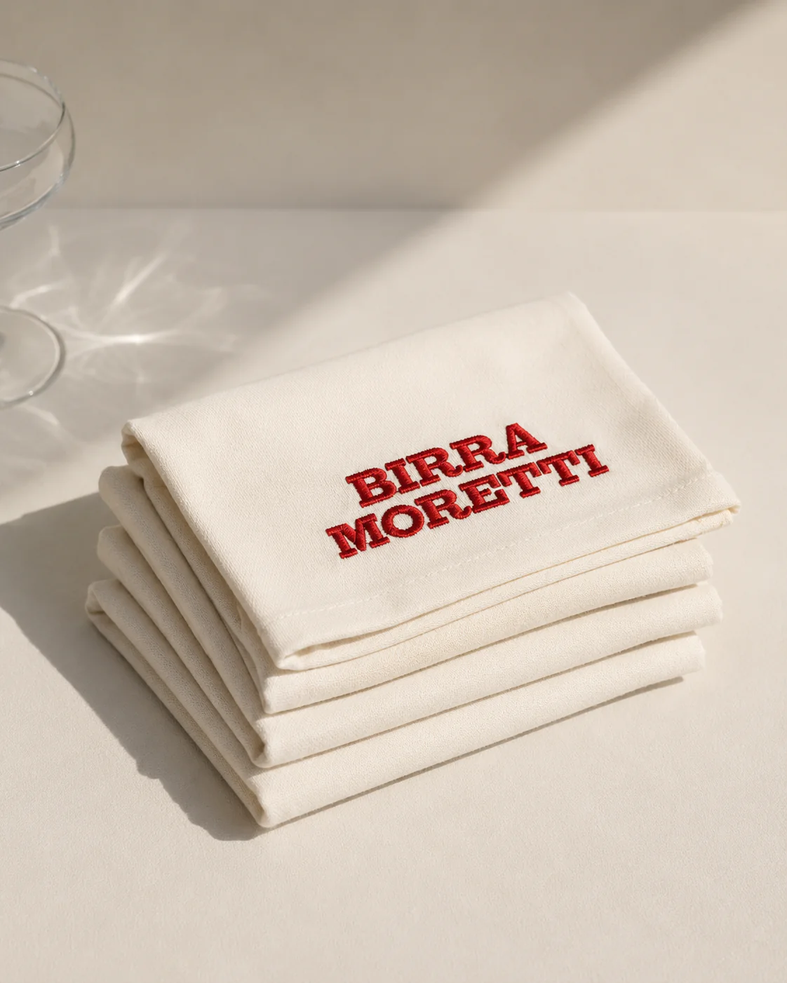 Vintage luxe Katoenen Servetten Birra Moretti – Wit met Rood Logo – Set van 4