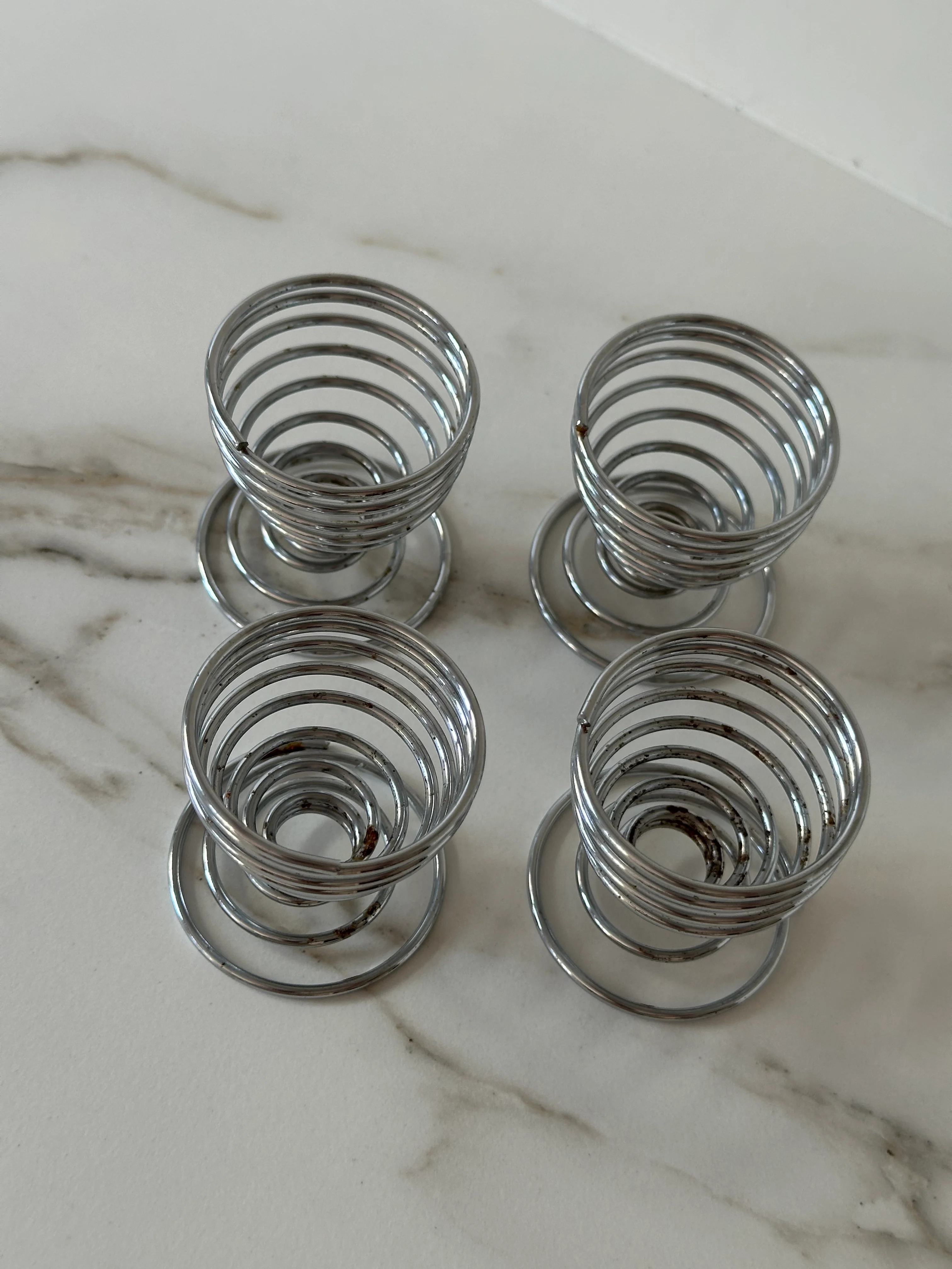 Vintage metalen eierdopjes – spiraal design – set van 4 - Image 3