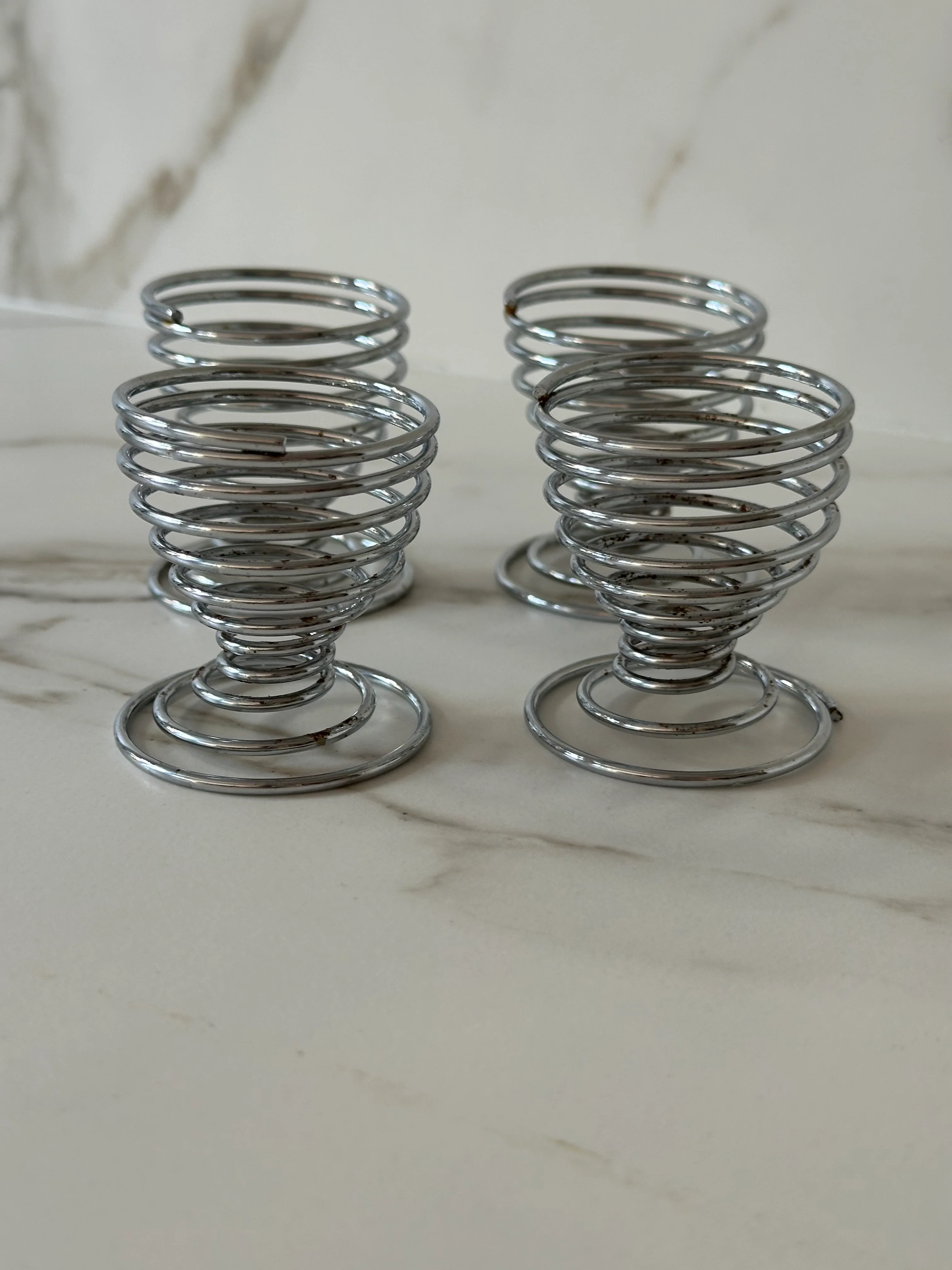 Vintage metalen eierdopjes – spiraal design – set van 4 - Image 4