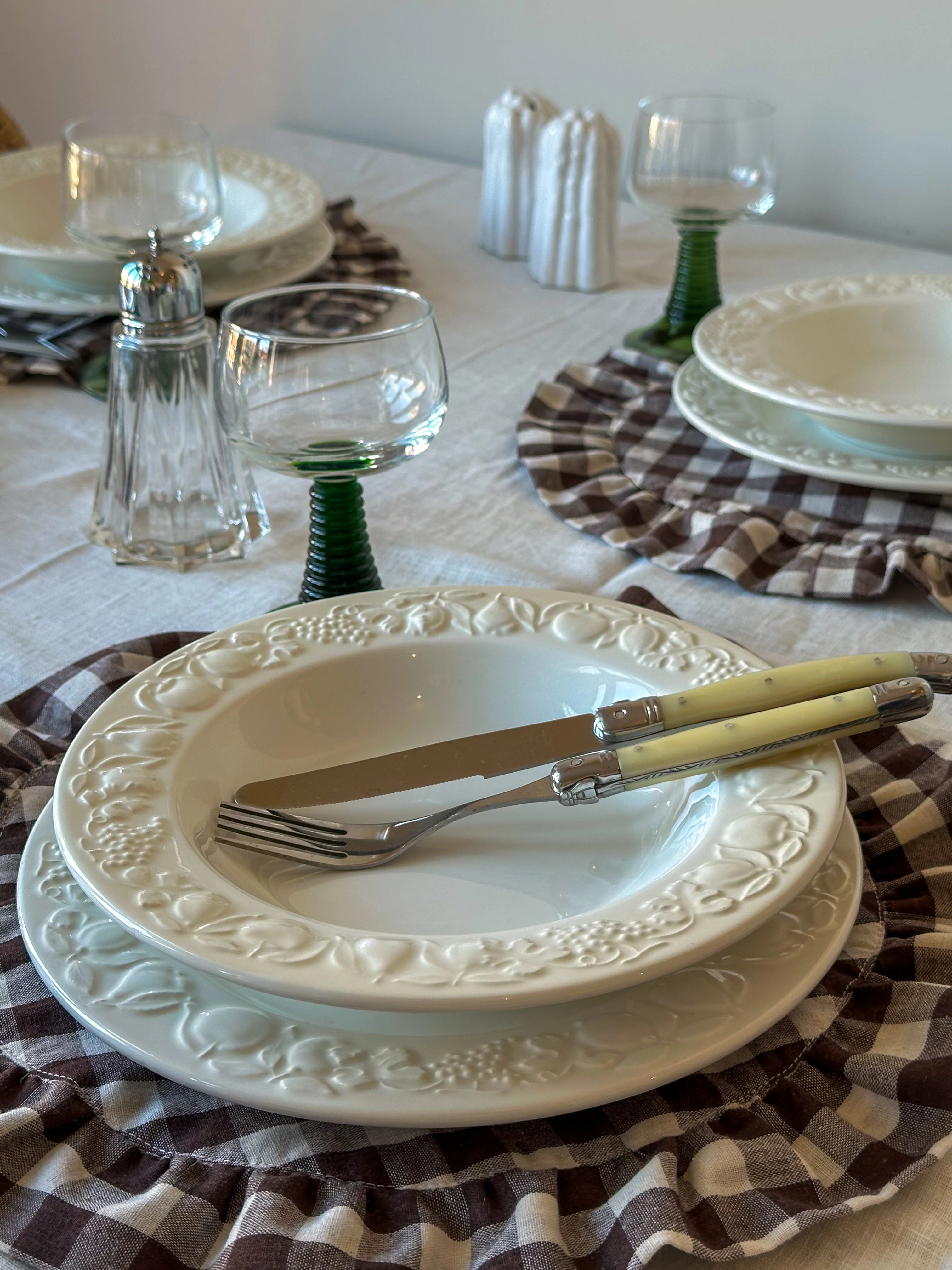 Vintage Quadrifoglio Italy diepe borden set van 4 – Italiaans reliëf servies wit - Image 3