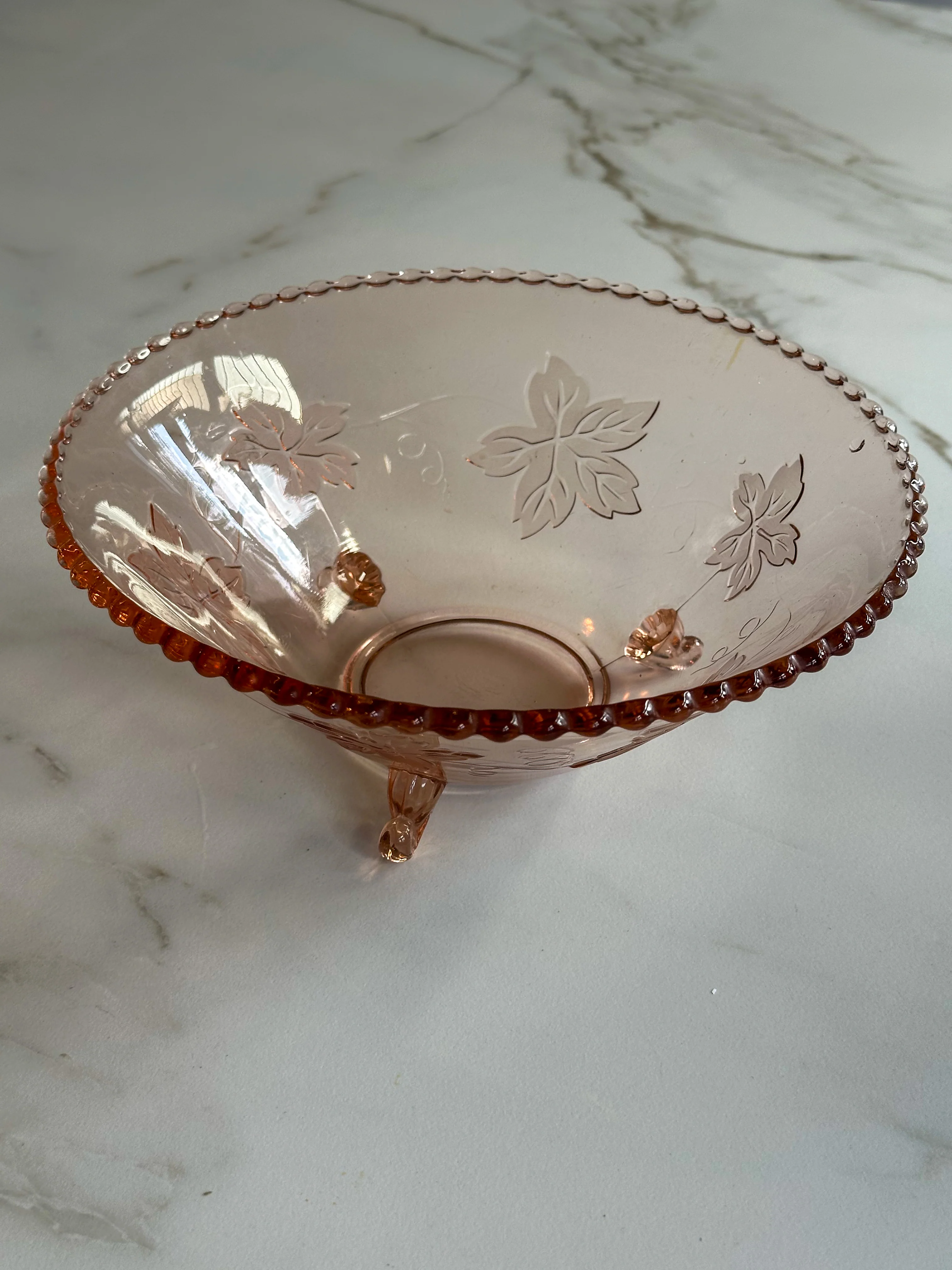 Vintage Roze Glazen schaal op Pootjes – Art Deco / Rosaline Stijl