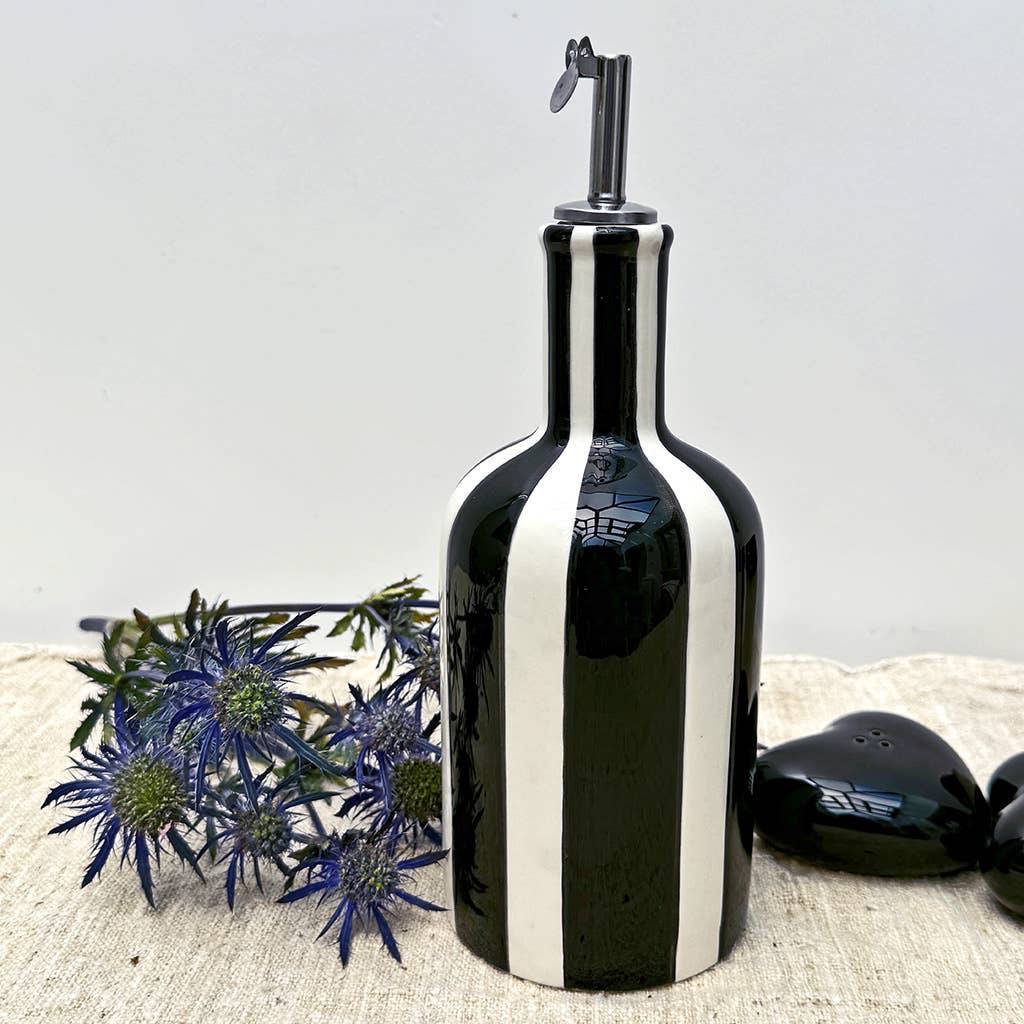 Zwarte design olijfolie fles met strepen - modern statement in je keuken - Image 2